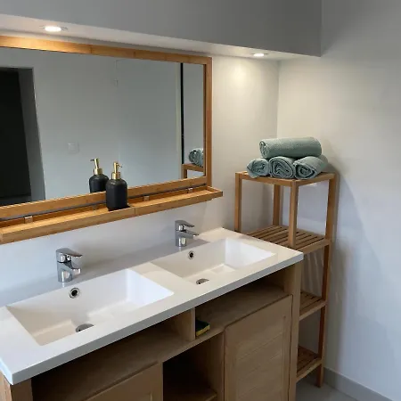 Calme Au Bord De Apartmán *